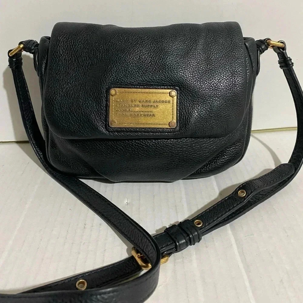 Marc By Marc Jacob’s black leather crossbody handbag